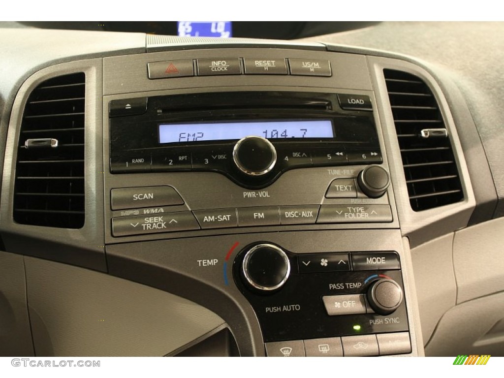 2009 Toyota Venza AWD Controls Photos