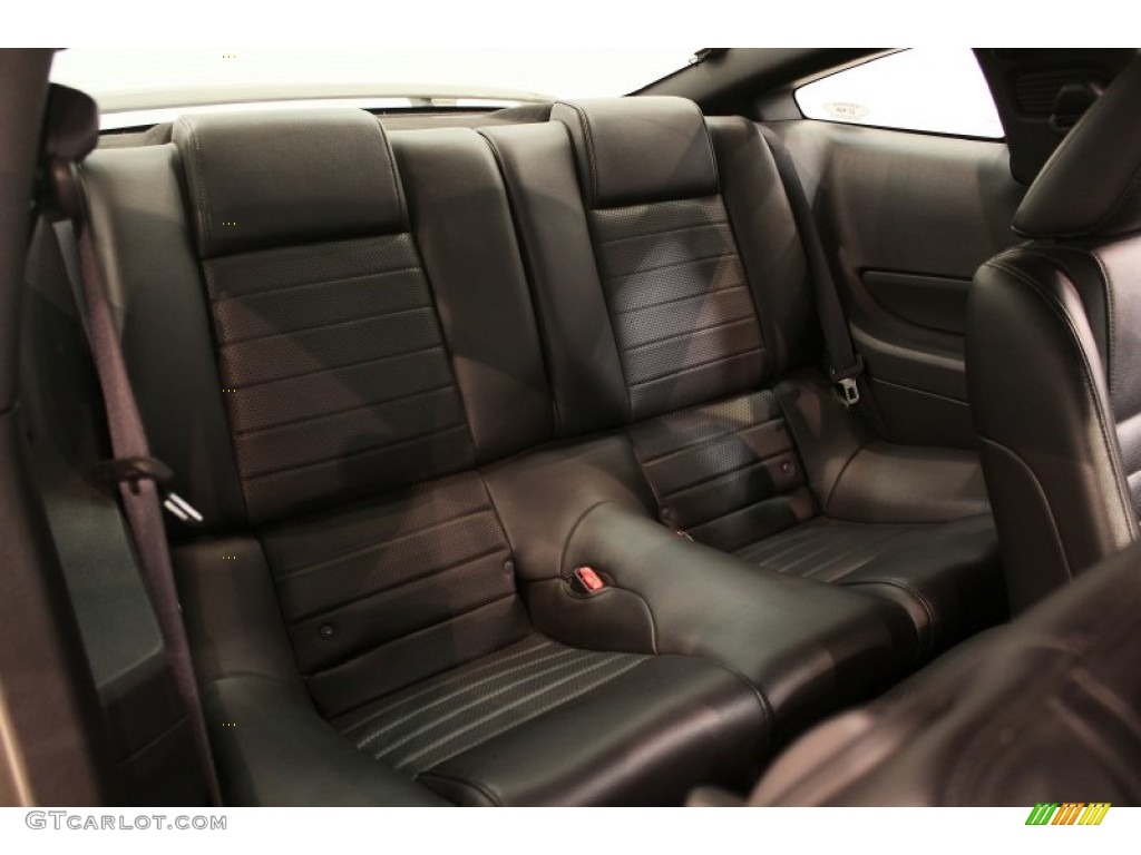 Dark Charcoal Interior 2005 Ford Mustang GT Premium Coupe Photo #50867572