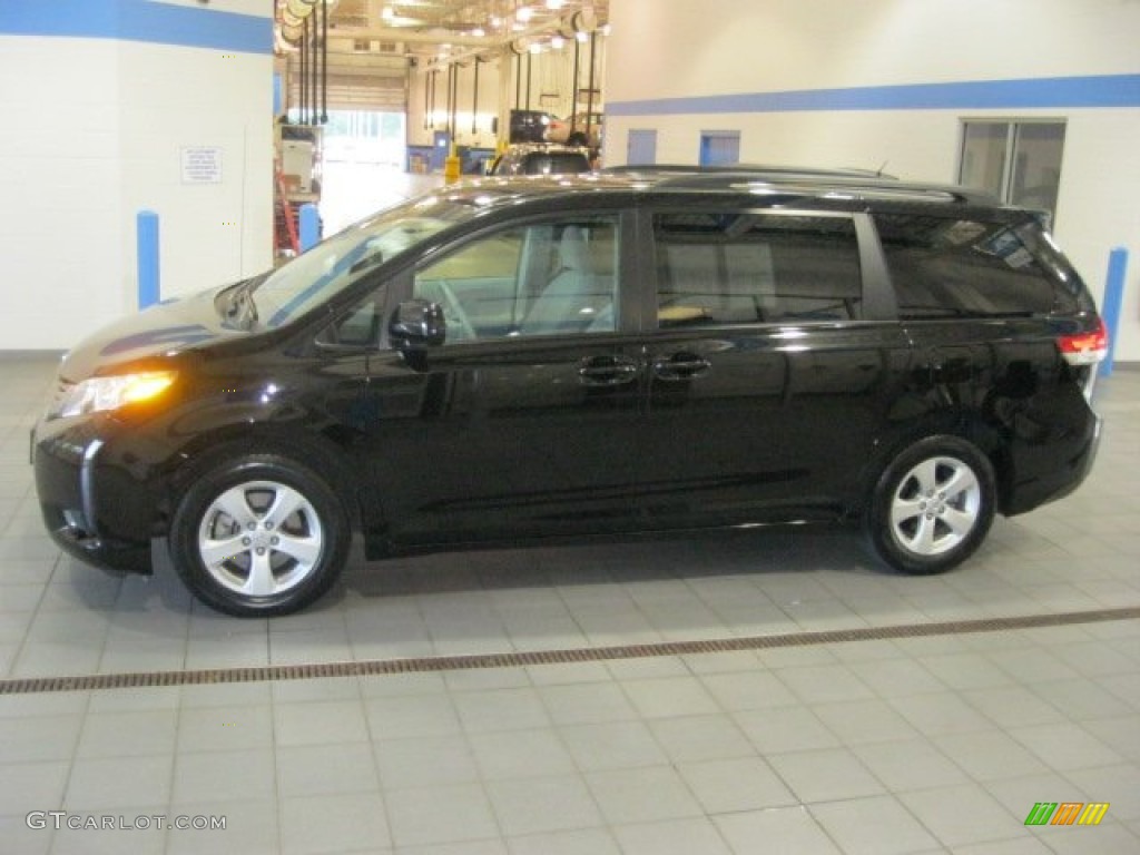 2011 Sienna LE - Black / Light Gray photo #4