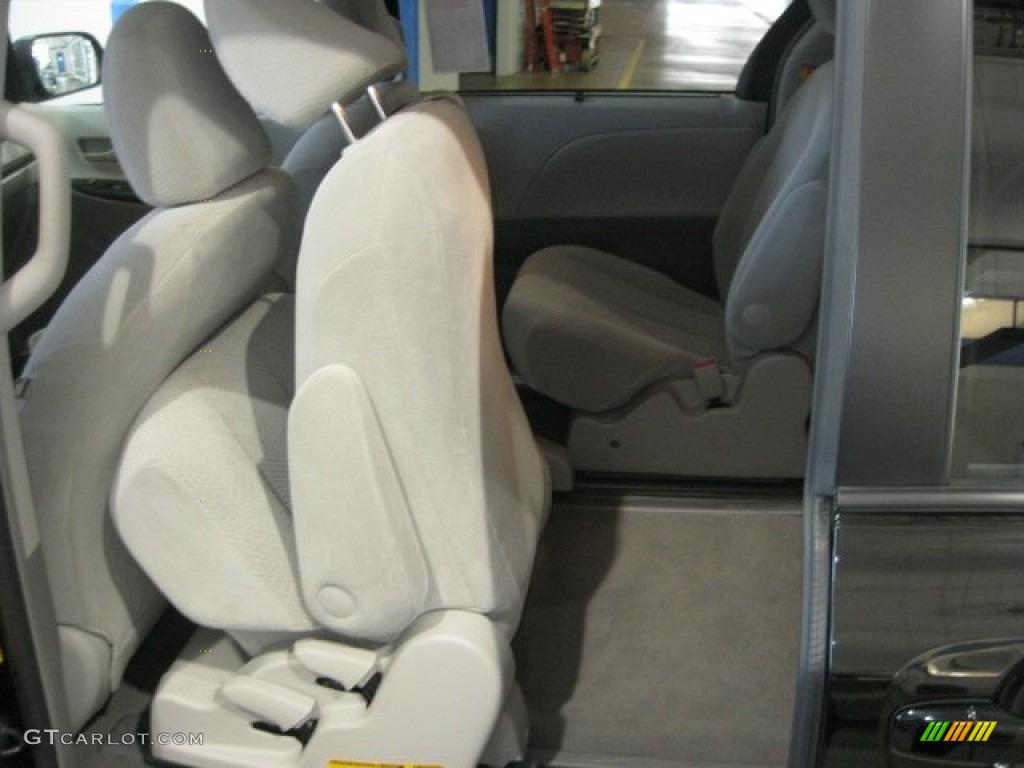 2011 Sienna LE - Black / Light Gray photo #35