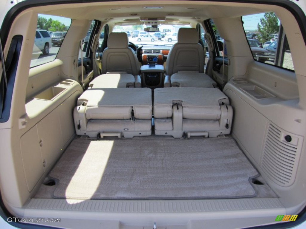 2008 Chevrolet Suburban 1500 LTZ 4x4 Trunk Photo #50871325
