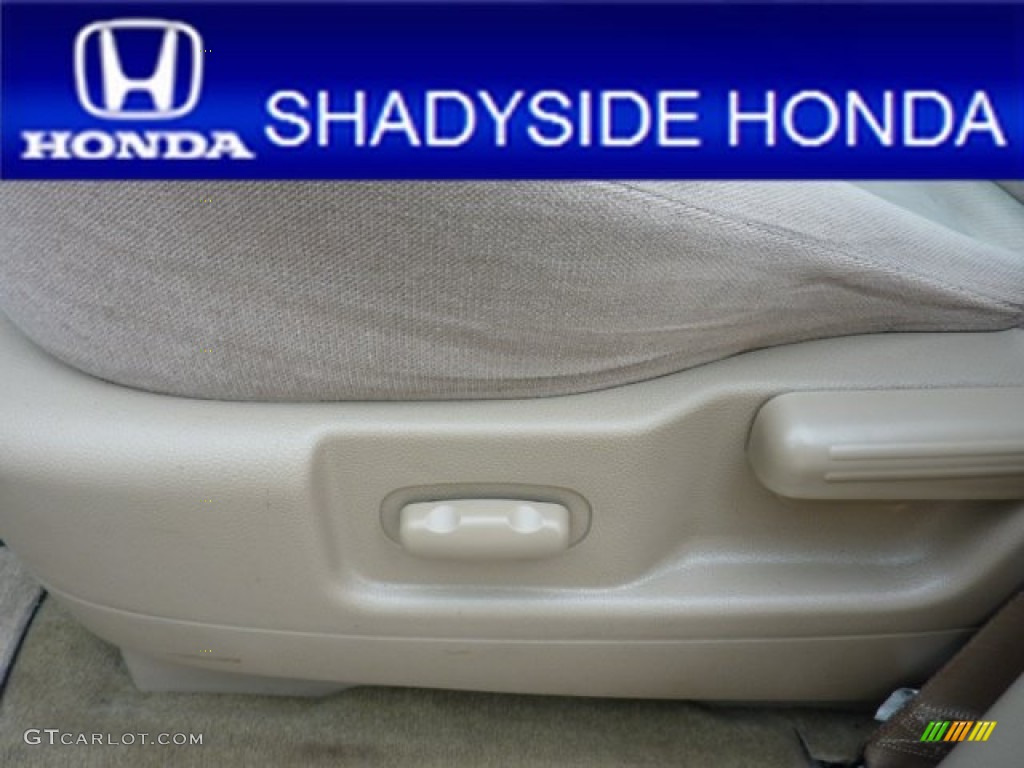 2004 Freestar SES - Arizona Beige Metallic / Pebble Beige photo #17