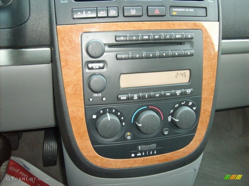 2006 Saturn Relay 2 Controls Photo #50876896