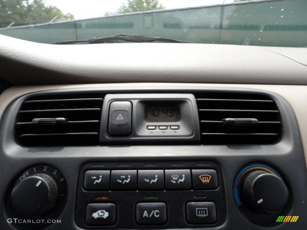 2000 Honda Accord SE Sedan Controls Photo #50880157