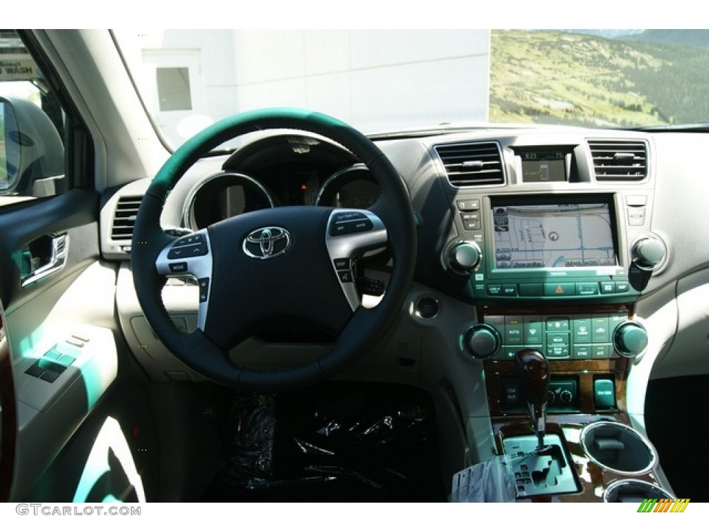 2011 Highlander Limited 4WD - Black / Ash photo #13