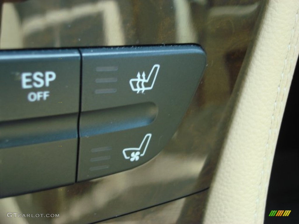 2011 Mercedes-Benz CLS 550 Controls Photo #50881594