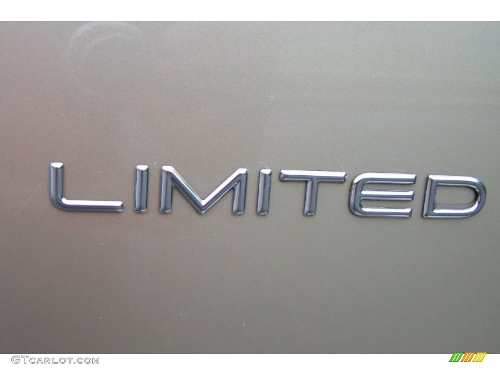 2006 Chrysler Town & Country Limited Marks and Logos Photos