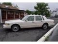 1997 Ivory Metallic Lincoln Town Car Signature  photo #33