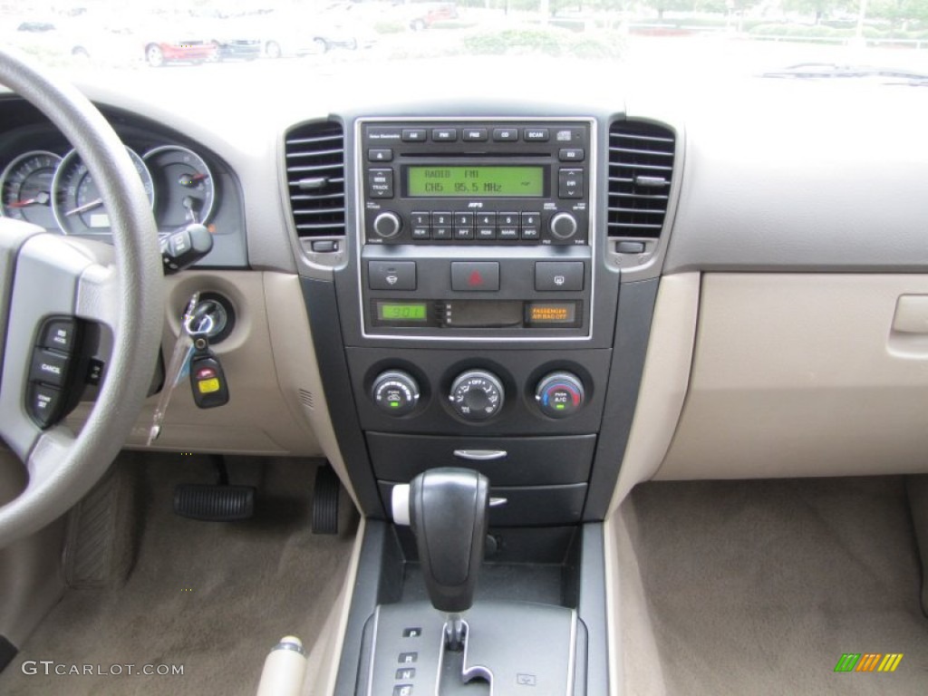 2009 Kia Sorento LX Controls Photo #50897788