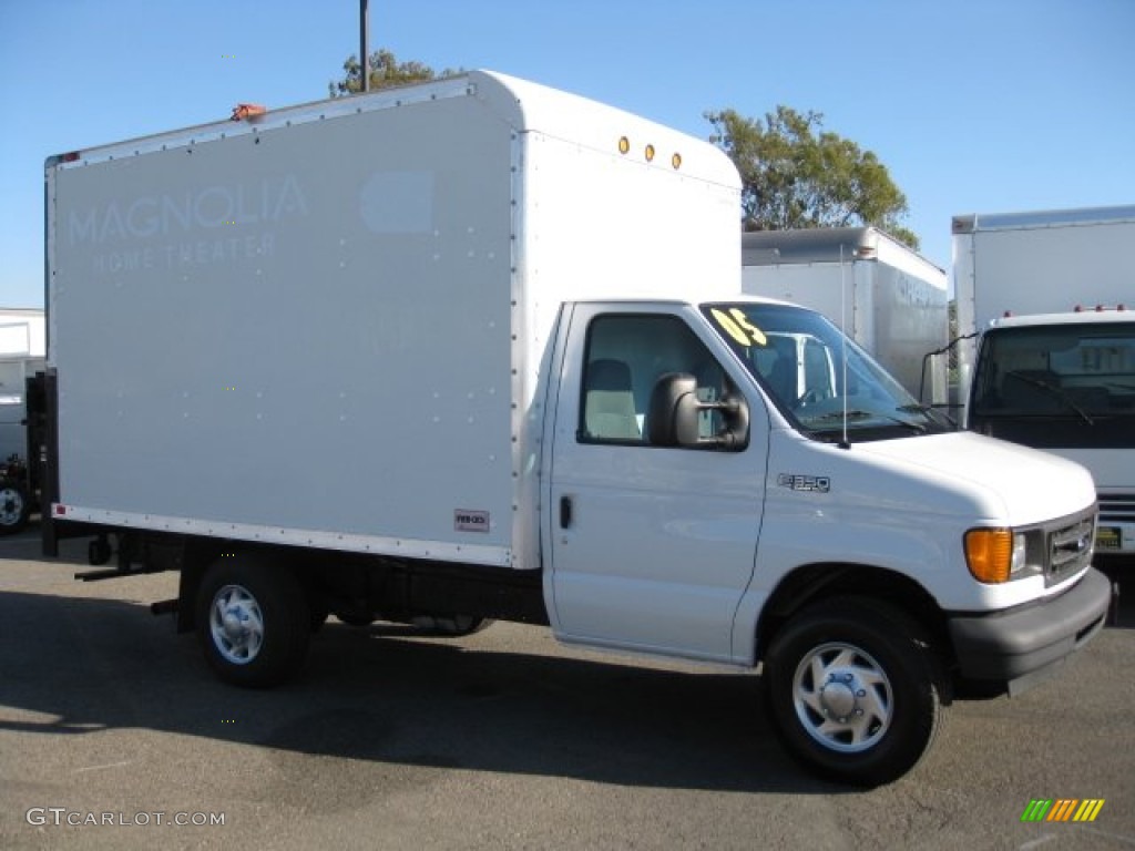 Oxford White 2005 Ford E Series Cutaway E350 Commercial Moving Truck Exterior Photo #50898436