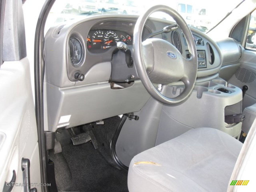 Medium Flint Interior 2005 Ford E Series Cutaway E350 Commercial Moving Truck Photo #50898493