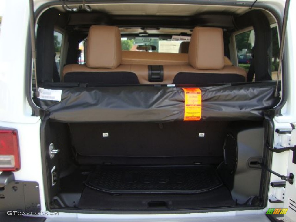 2011 Wrangler Sahara 4x4 - Bright White / Black/Dark Saddle photo #11