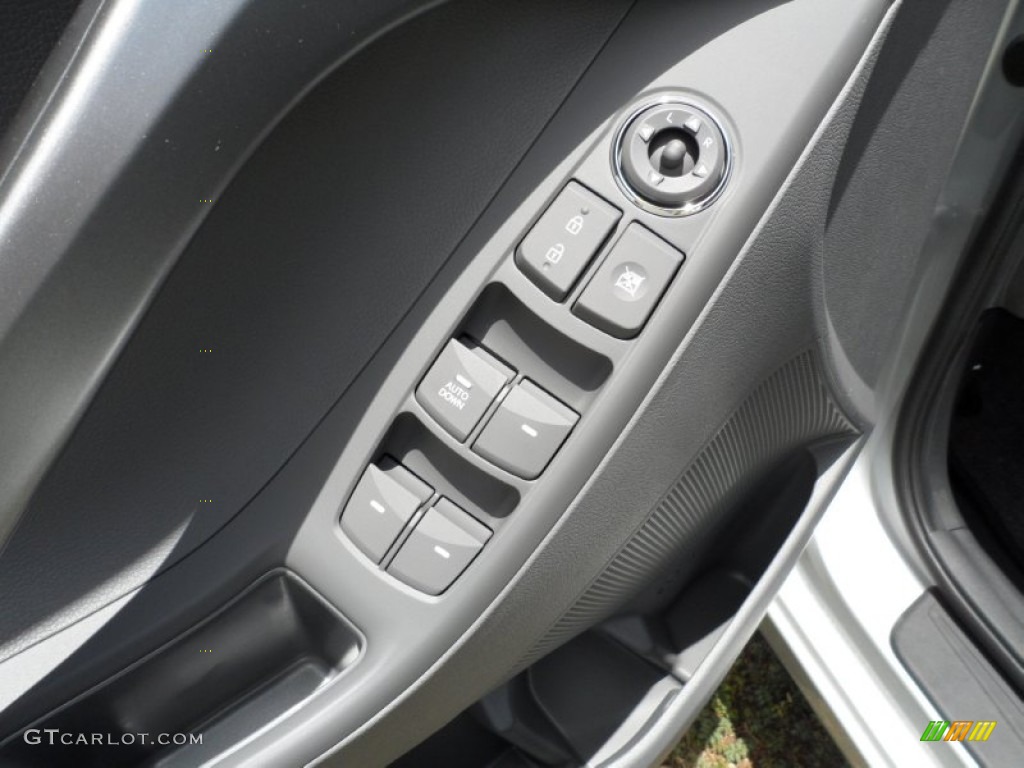 2012 Hyundai Elantra GLS Controls Photo #50910115