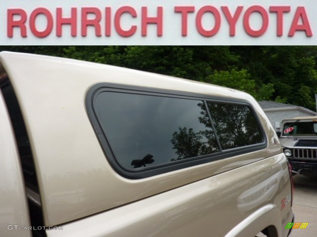 2005 Silverado 1500 Z71 Extended Cab 4x4 - Sandstone Metallic / Dark Charcoal photo #17