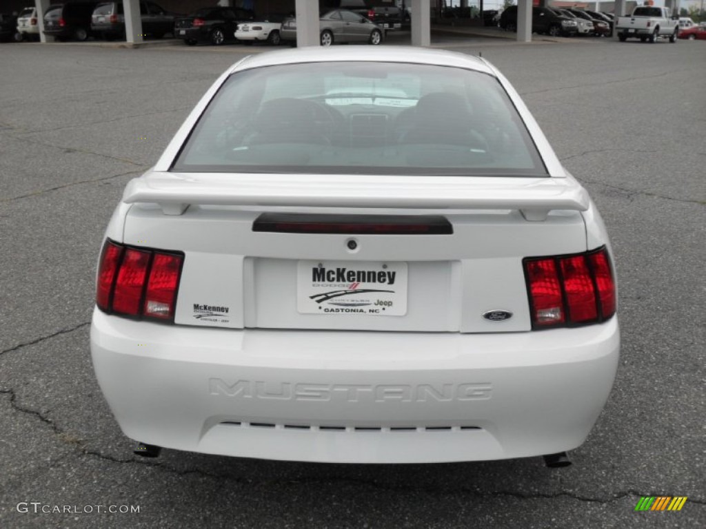 2004 Mustang V6 Coupe - Oxford White / Dark Charcoal photo #3