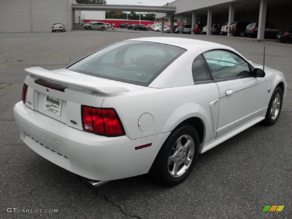 2004 Mustang V6 Coupe - Oxford White / Dark Charcoal photo #4