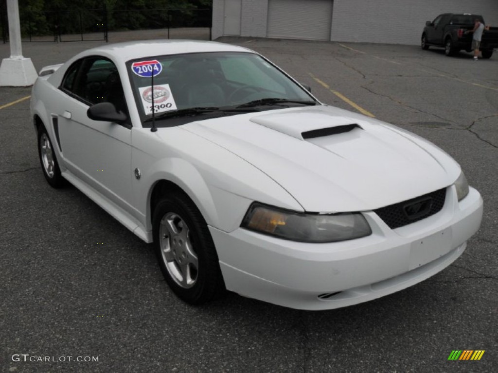 2004 Mustang V6 Coupe - Oxford White / Dark Charcoal photo #5
