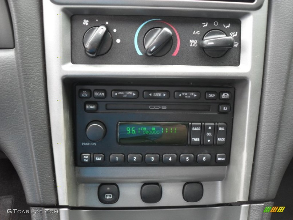 2004 Ford Mustang V6 Coupe Controls Photo #50914590