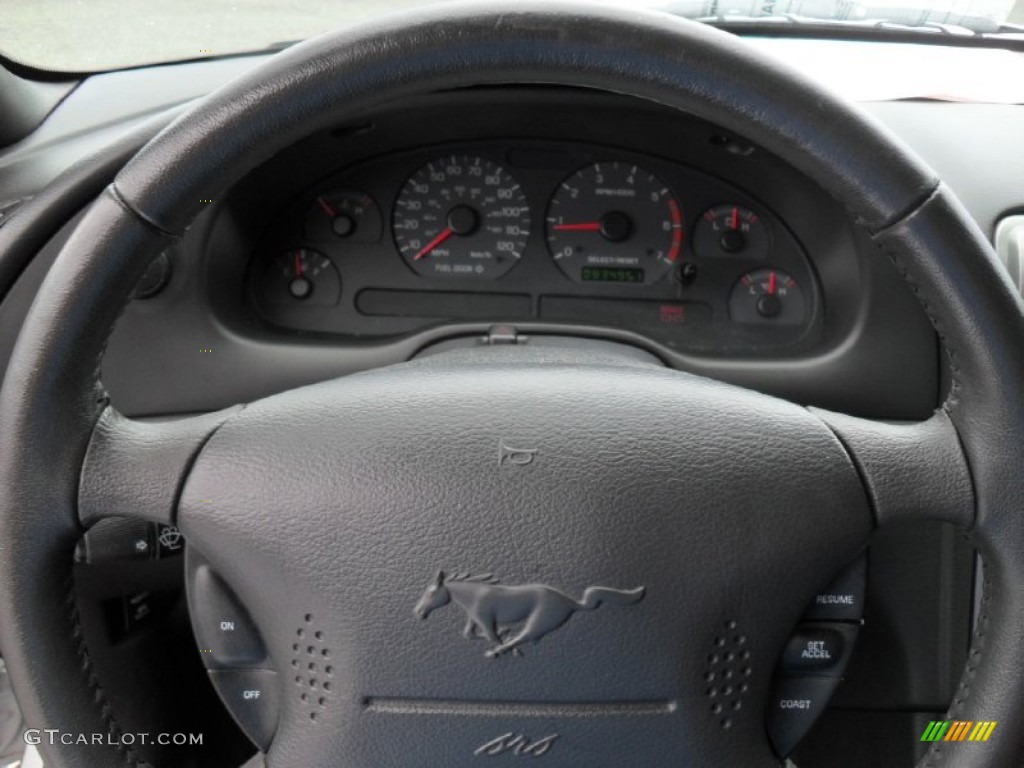 2004 Mustang V6 Coupe - Oxford White / Dark Charcoal photo #13