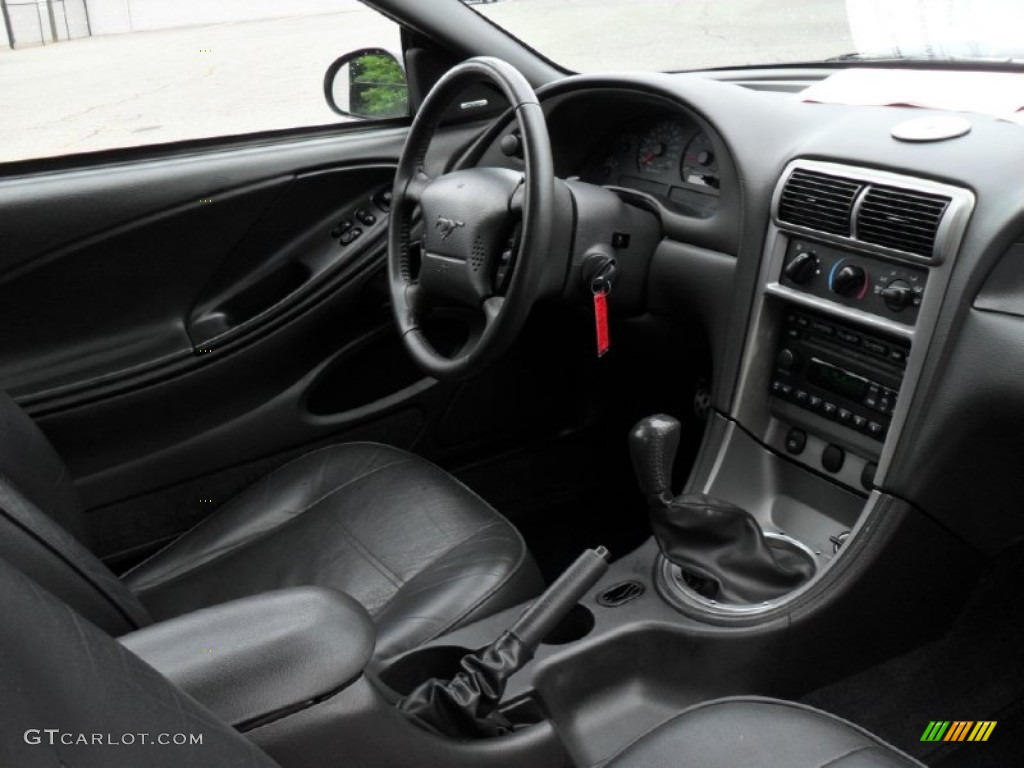 Dark Charcoal Interior 2004 Ford Mustang V6 Coupe Photo #50914704
