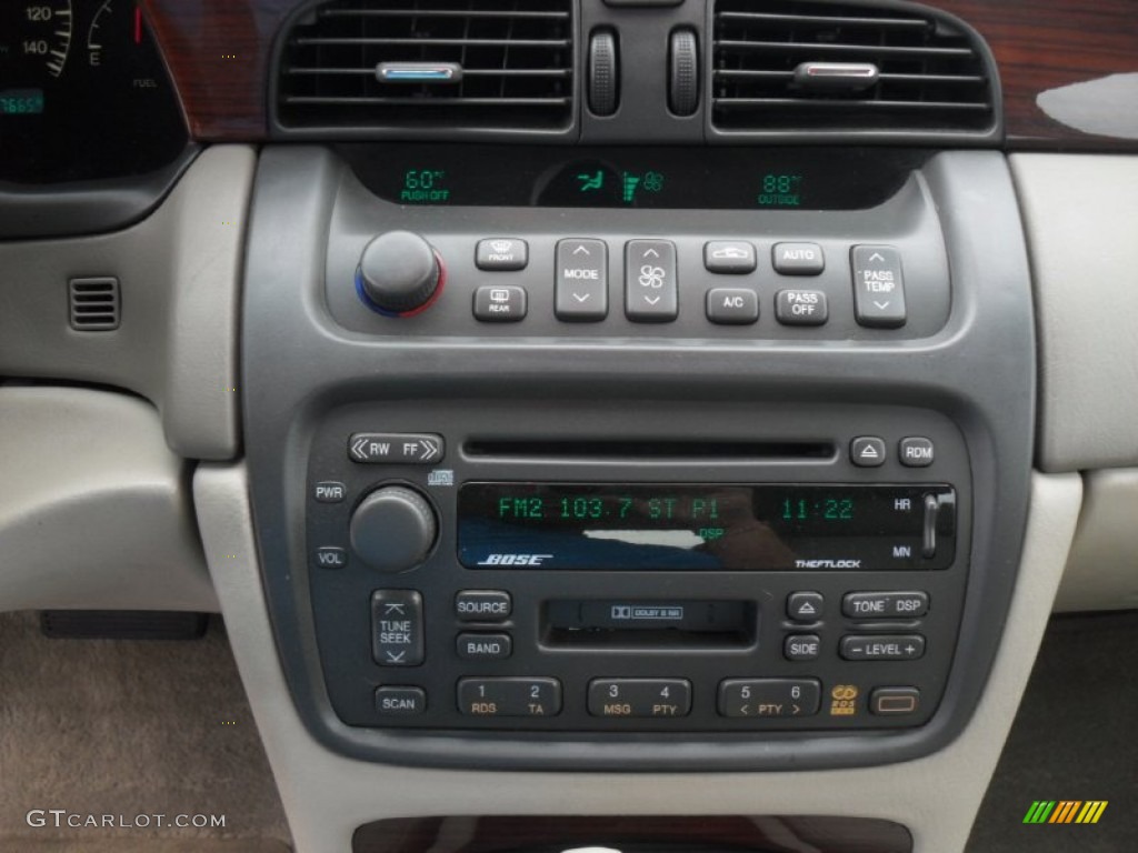2000 Cadillac DeVille DTS Controls Photo #50915310