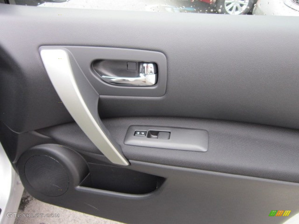 2011 Rogue S AWD - Silver Ice Metallic / Black photo #17