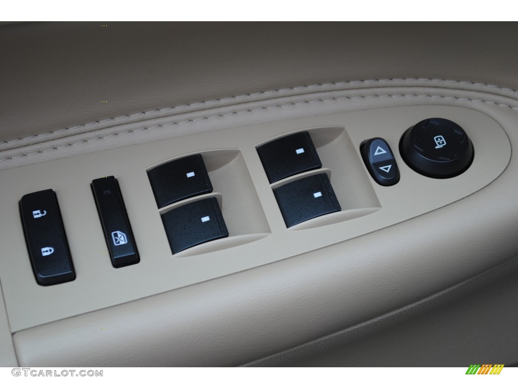 2007 Saturn Outlook XR AWD Controls Photo #50920275