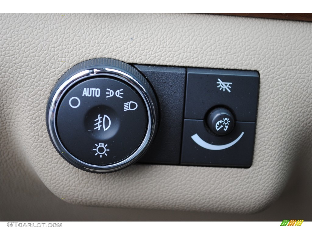 2007 Saturn Outlook XR AWD Controls Photo #50920303