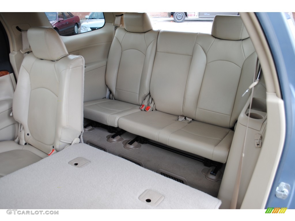 Tan Interior 2007 Saturn Outlook XR AWD Photo #50920596