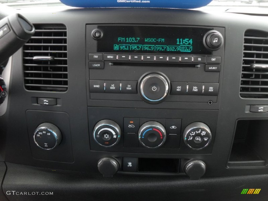 2009 Chevrolet Silverado 1500 LT Extended Cab 4x4 Controls Photo #50921319