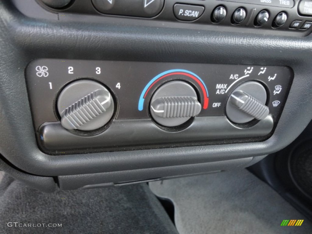 2001 Chevrolet S10 LS Regular Cab Controls Photo #50923749