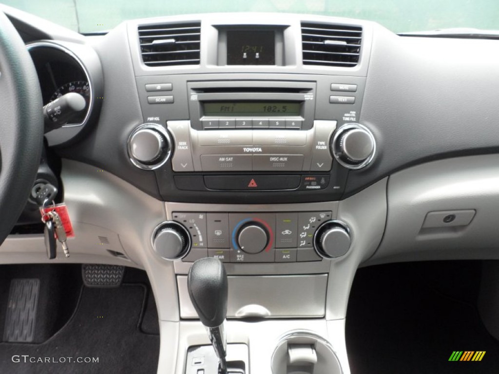 2011 Toyota Highlander Standard Highlander Model Controls Photo #50923908