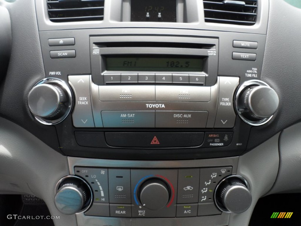 2011 Toyota Highlander Standard Highlander Model Controls Photo #50923938
