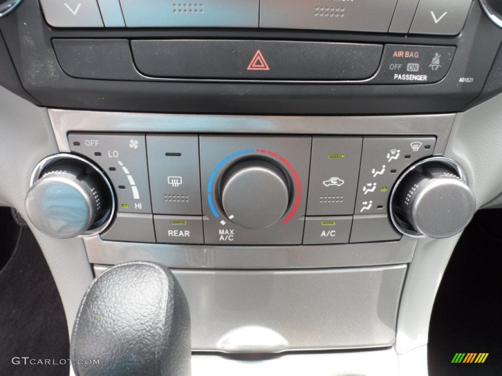 2011 Toyota Highlander Standard Highlander Model Controls Photo #50923953