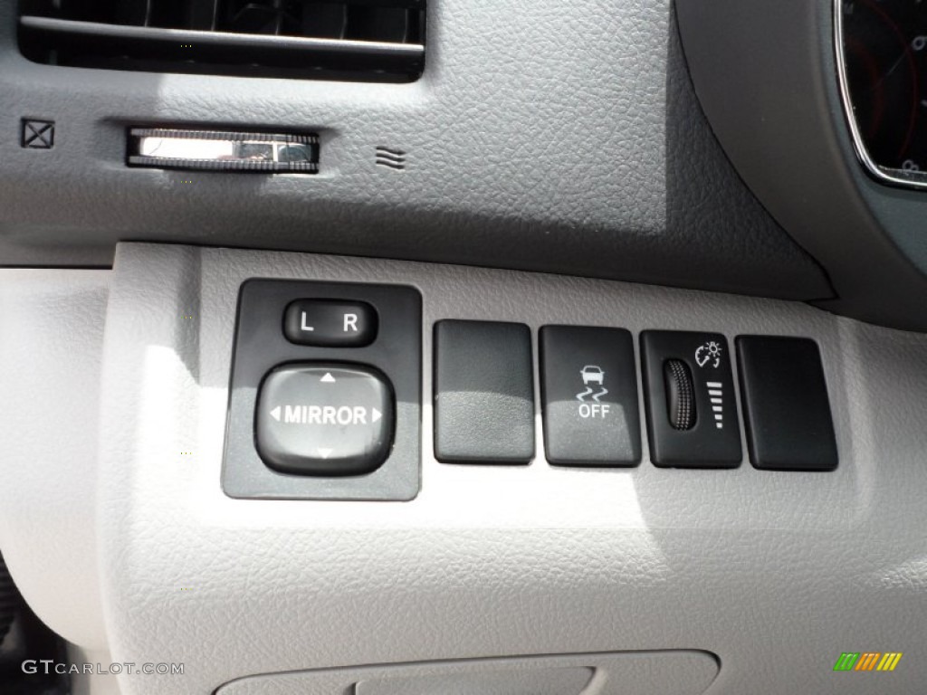 2011 Toyota Highlander Standard Highlander Model Controls Photo #50924025