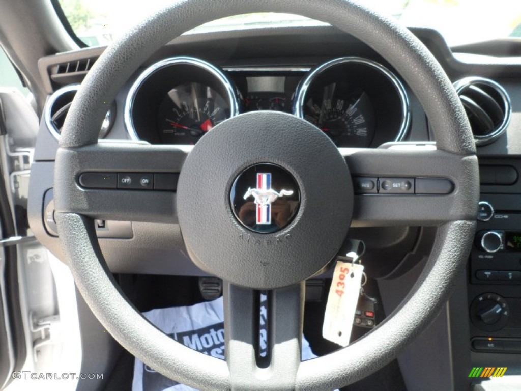 2009 Ford Mustang GT Coupe Dark Charcoal Steering Wheel Photo #50926203