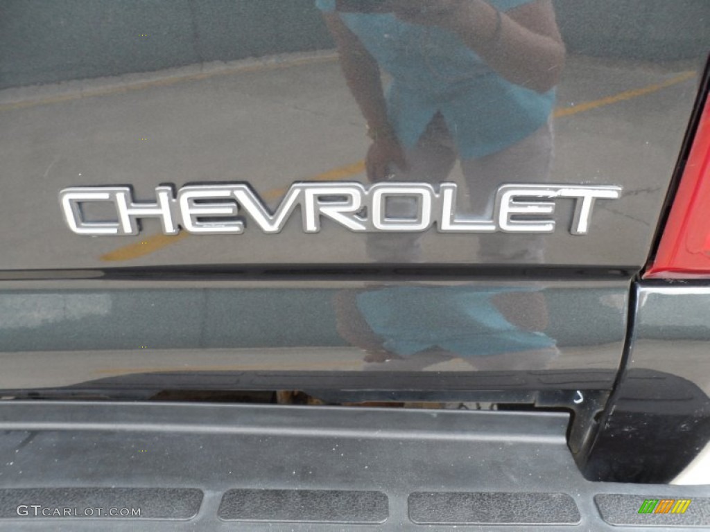 2003 Chevrolet Silverado 2500HD LS Extended Cab 4x4 Marks and Logos Photo #50927199