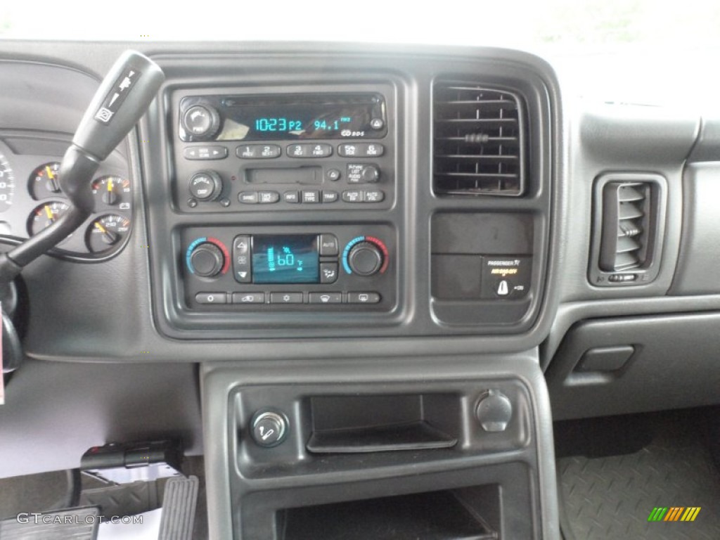 2003 Chevrolet Silverado 2500HD LS Extended Cab 4x4 Controls Photo #50927595