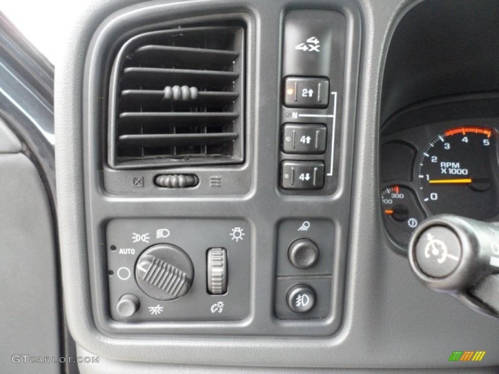 2003 Chevrolet Silverado 2500HD LS Extended Cab 4x4 Controls Photos