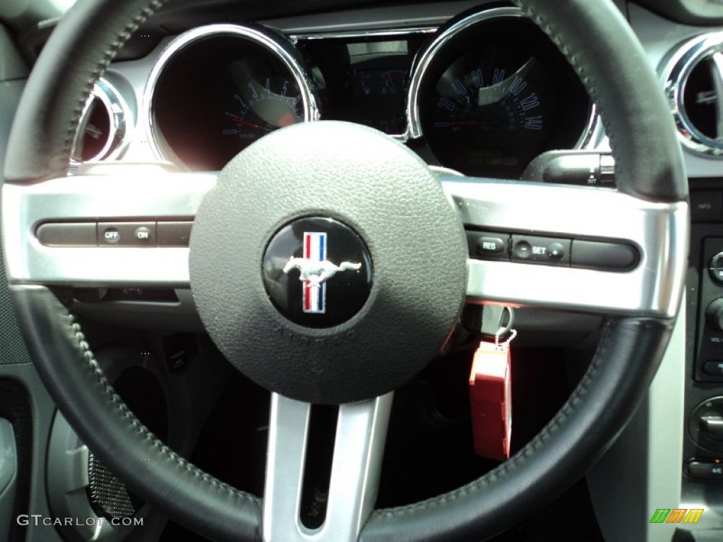 2007 Ford Mustang GT Premium Coupe Black/Dove Accent Steering Wheel Photo #50928102