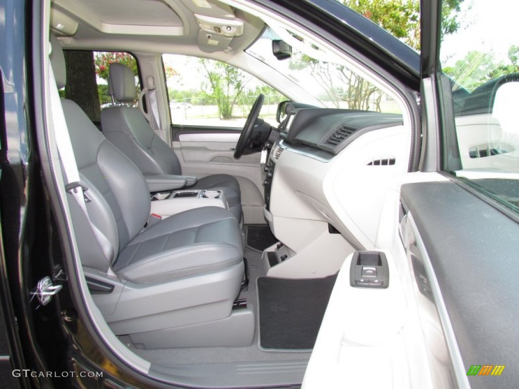 Aero Gray Interior 2010 Volkswagen Routan SEL Photo #50928978
