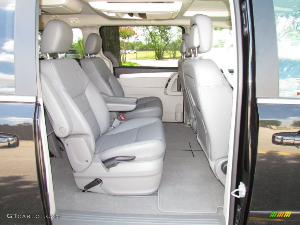 Aero Gray Interior 2010 Volkswagen Routan SEL Photo #50928993