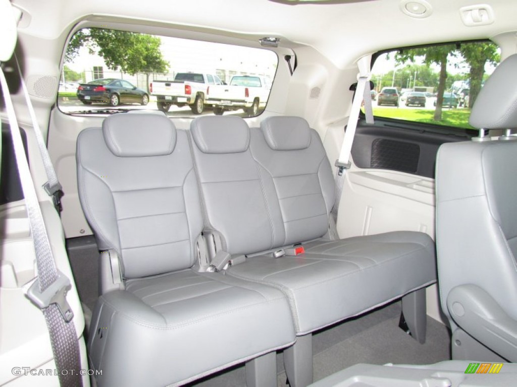 Aero Gray Interior 2010 Volkswagen Routan SEL Photo #50929008