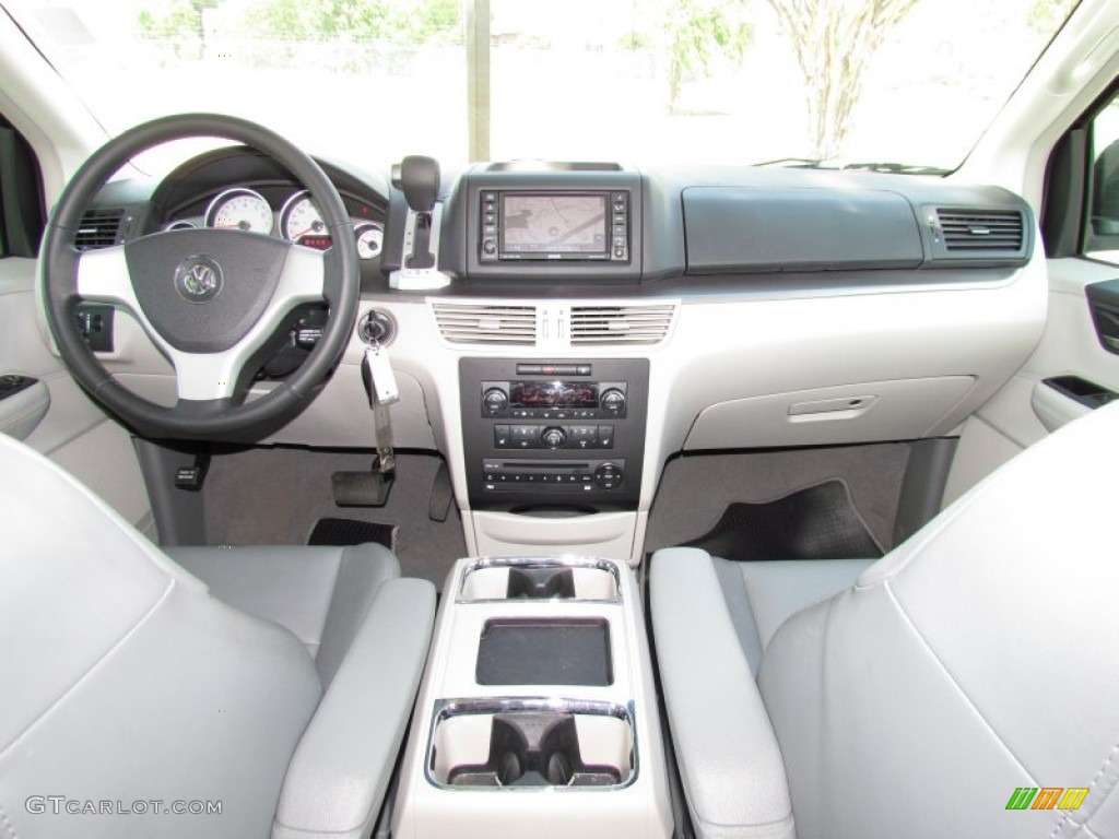 2010 Volkswagen Routan SEL Aero Gray Dashboard Photo #50929032