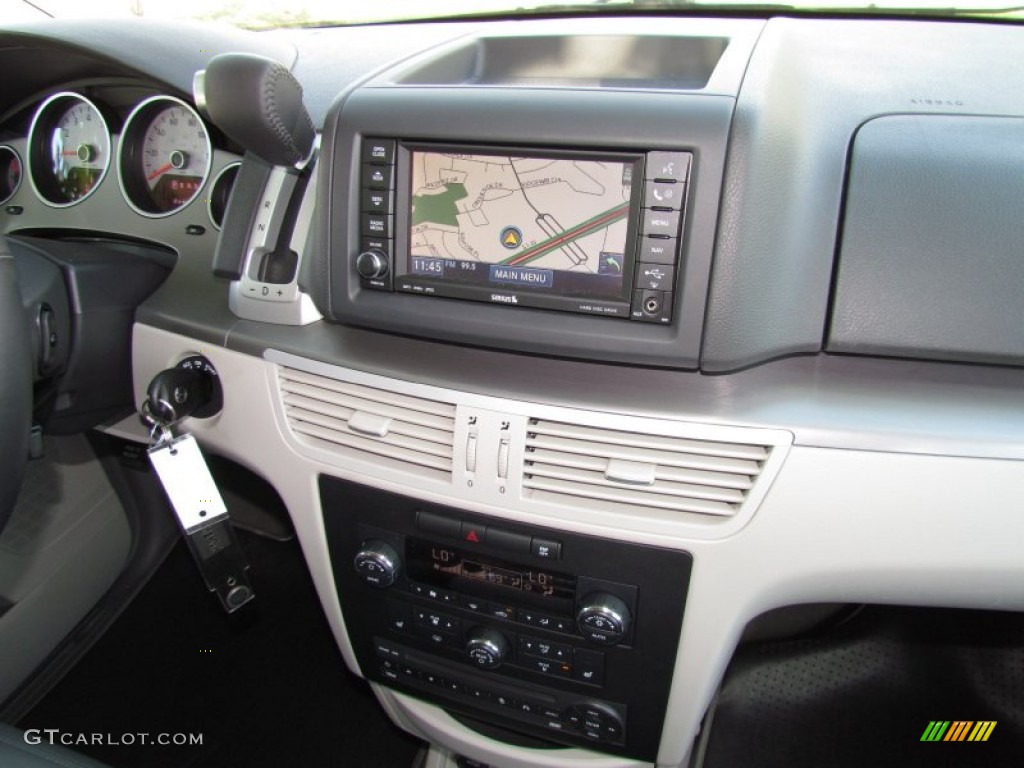2010 Volkswagen Routan SEL Navigation Photo #50929062