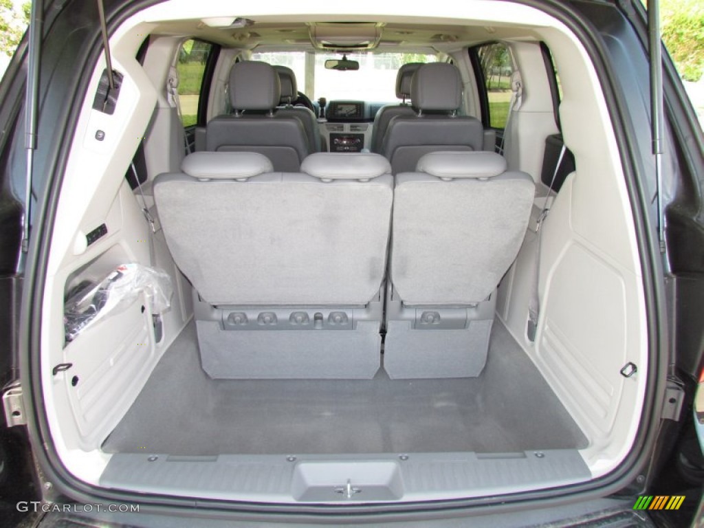 2010 Volkswagen Routan SEL Trunk Photo #50929122