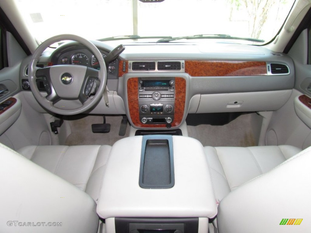 2007 Chevrolet Avalanche LT Light Titanium/Ebony Dashboard Photo #50930340