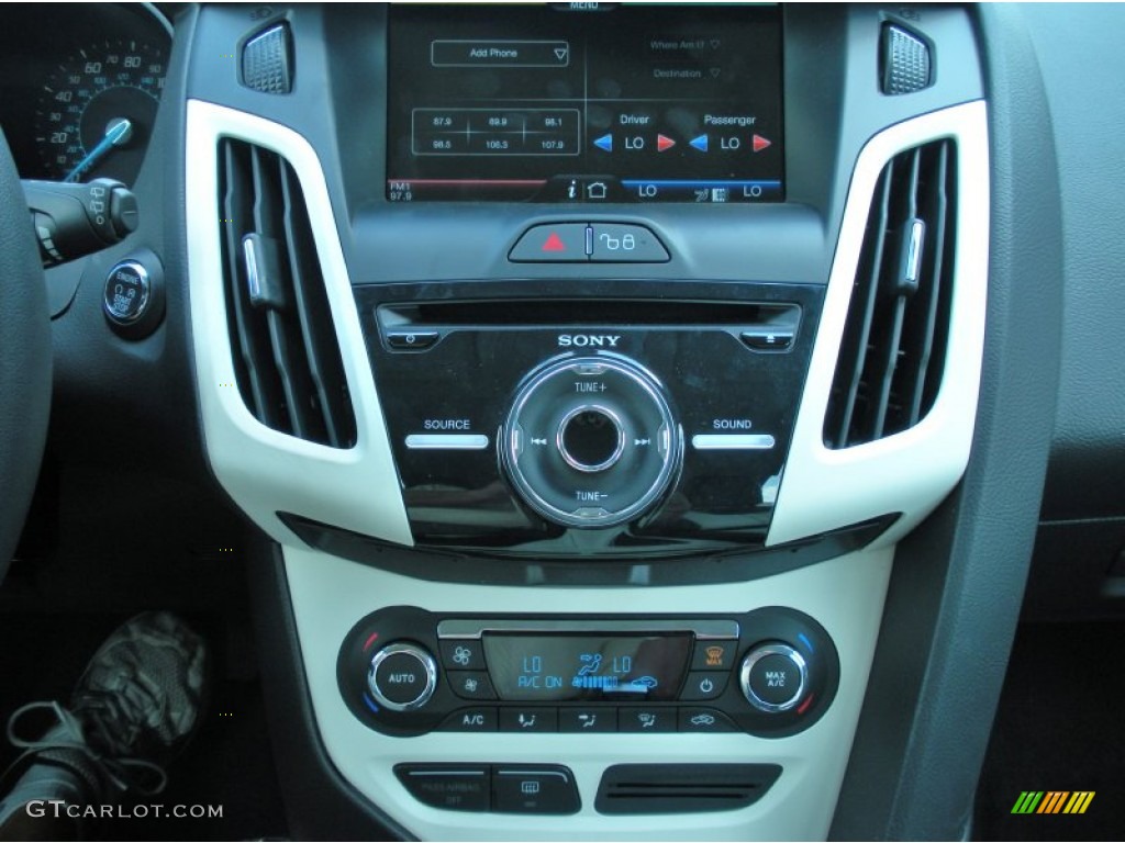 2012 Ford Focus Titanium 5-Door Controls Photo #50933205