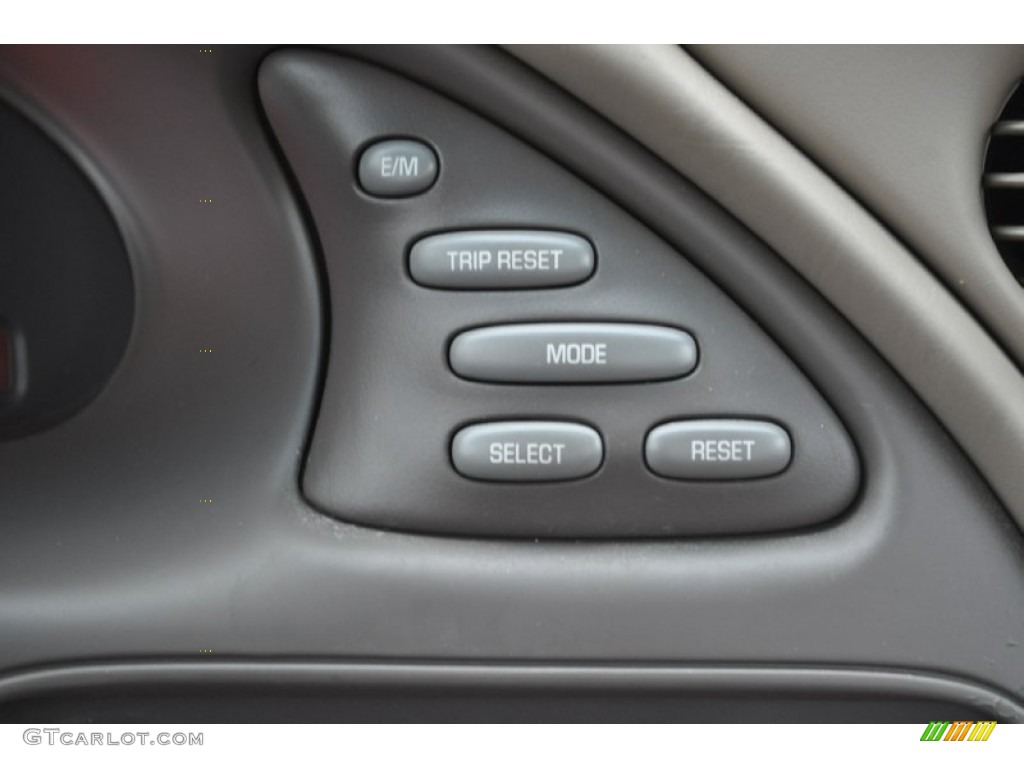 2003 Pontiac Bonneville SLE Controls Photo #50938839