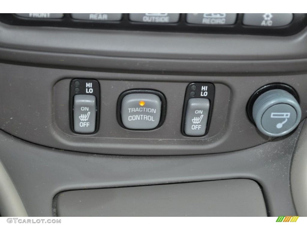2003 Pontiac Bonneville SLE Controls Photo #50938869